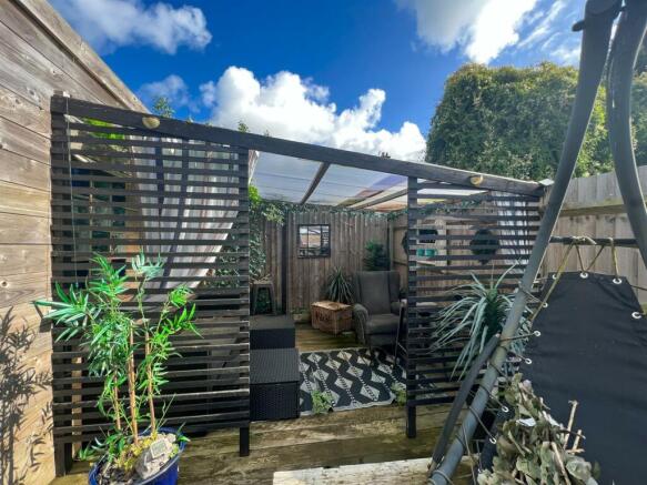 PRIVATE SEATING AREA