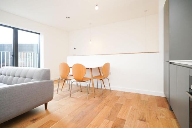 2 bed Apartment to rent Image 5
