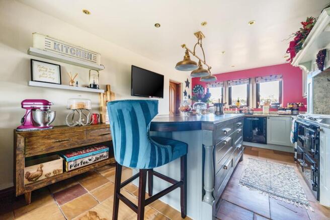 8 bed Detached for sale Image 8