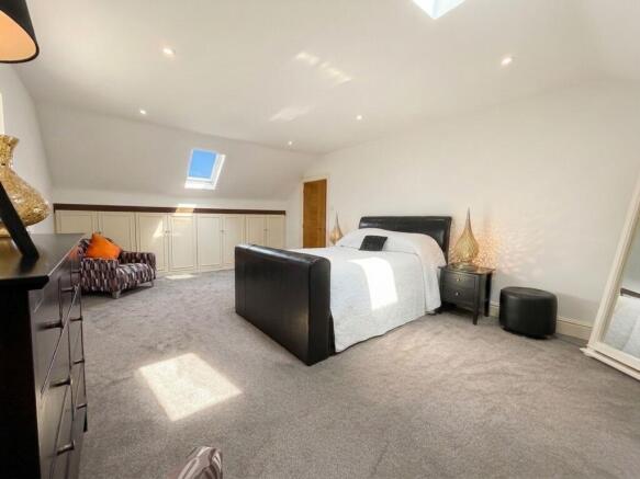 4 bed Barn Conversion for sale Image 12