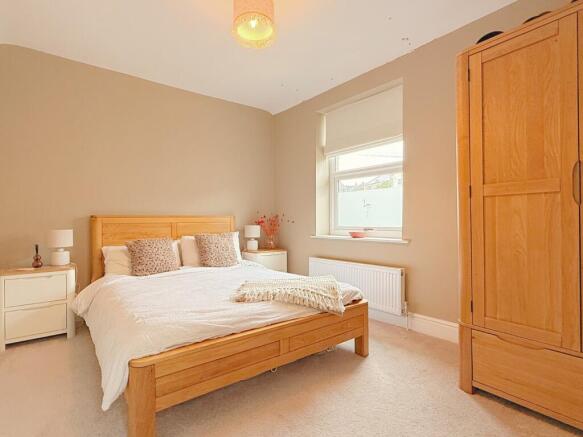 6 bed Detached for sale Image 12