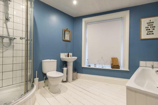 En-Suite Bathroom