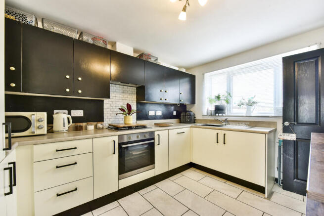 2 bed Semi-Detached for sale Image 6