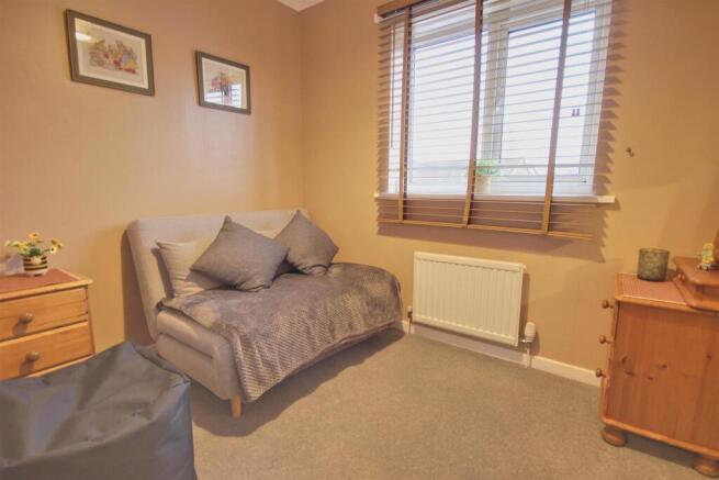 4 bed Detached for sale Image 8
