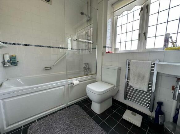 Bathroom (ground