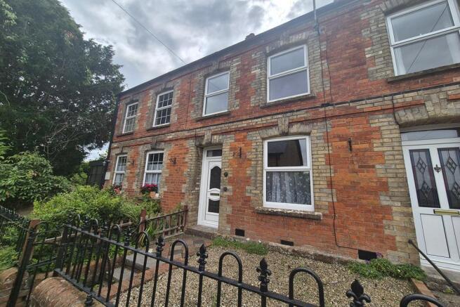 3 Bedroom Terraced property to let