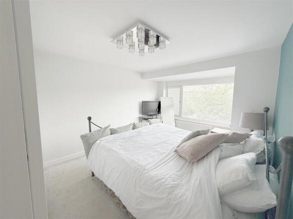 3 bed Semi-Detached to rent Image 8