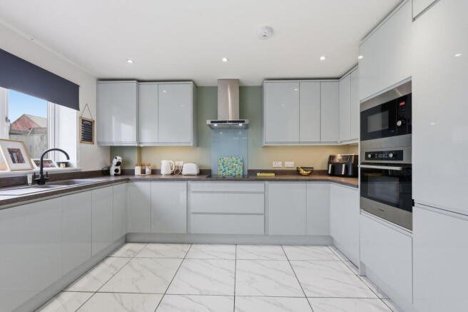 3 bed Semi-Detached for sale Image 4
