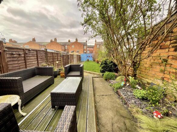 4 bed Terraced to rent Image 10
