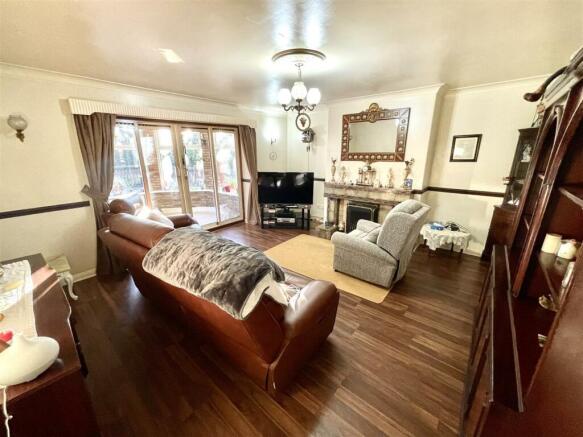 LOUNGE :