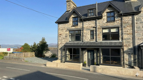 High Street, Harlech, LL46