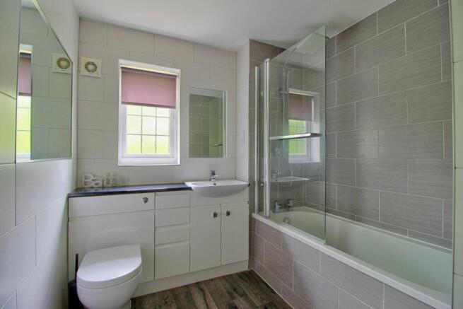 Family Bathroom with Jack & Jill door to Bedroom T
