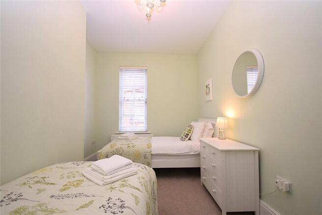 5 bed House for sale Image 12