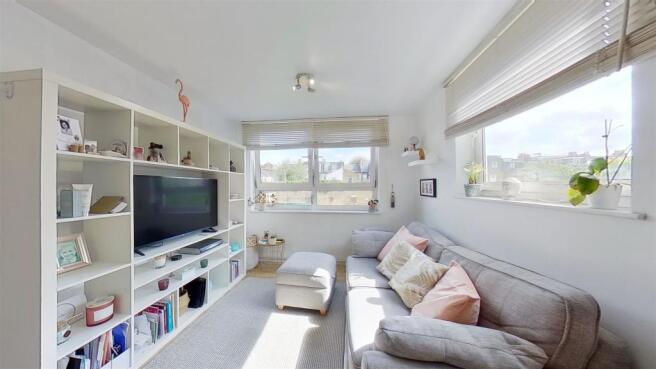 Kingham-Close-Earlsfield-SW18-08302022_163109.jpg