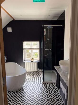 Bathroom 3.1mts x 3.0mts