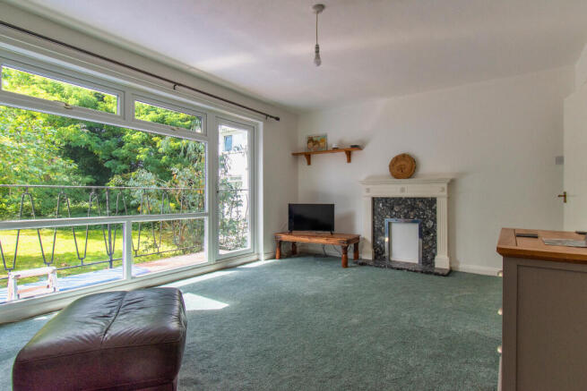 Lounge/ Dining Room