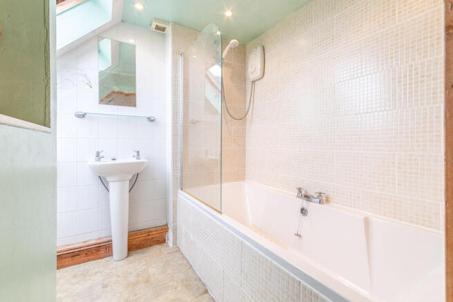 Ensuite Bathroom / W