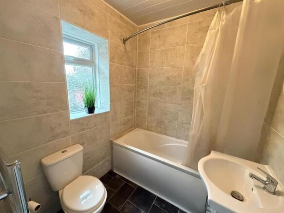 2 bed House to rent Image 7
