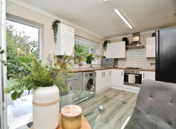 2acdf309-diningkit 20close.JPG