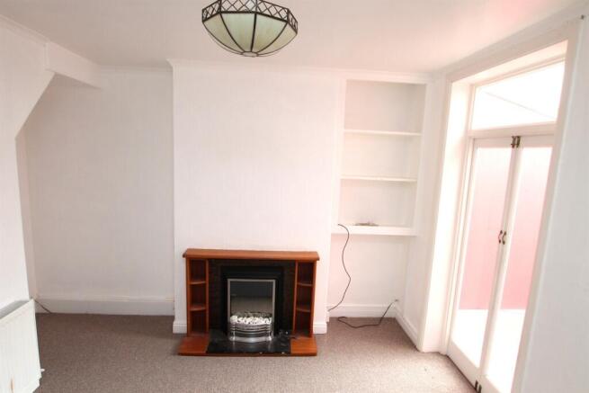 2 bed Terraced to rent Image 6