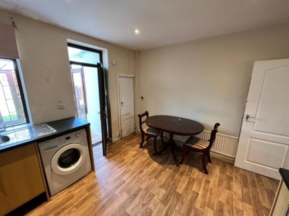 2 bed House for sale Image 4