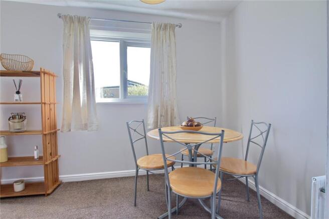 2 bed Flat for sale Image 4