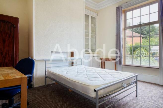 9 bed House to rent Image 4