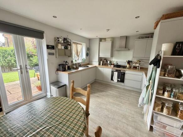 4 bed Semi-Detached for sale Image 4