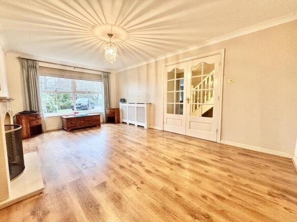 5 bed Detached for sale Image 9