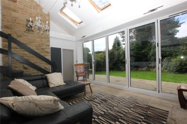 4 bed Detached Bungalow for sale Image 7