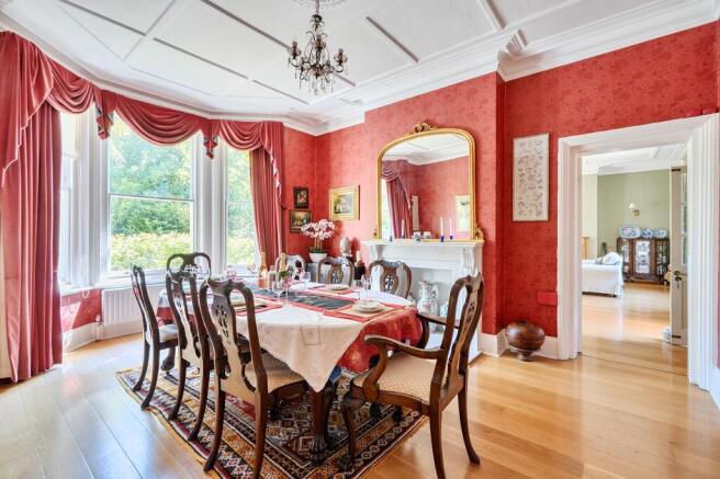 Larkhurst, 11 Highfields, Ashtead KT21 2NL photo 4