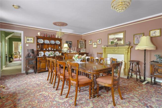 5 bed Detached for sale Image 6