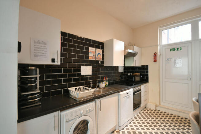 6 bed House of Multiple Occupation for sale Image 5