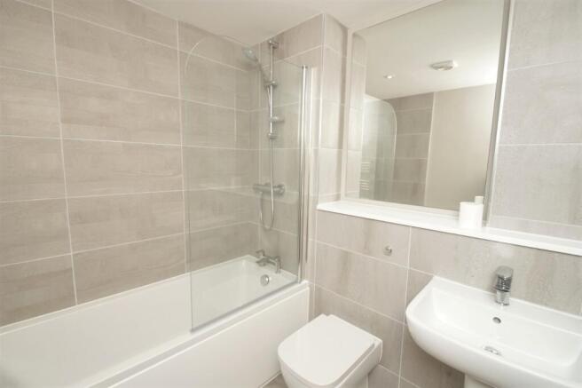 2 bed Flat to rent Image 10