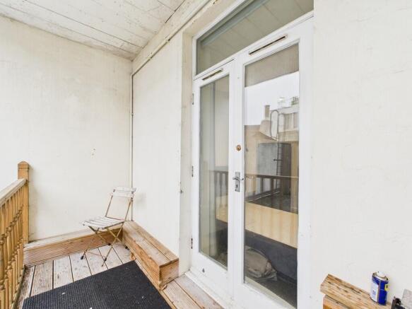 CAM04693G0-PR0086...