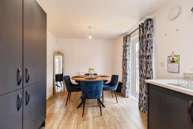 3 bed Semi-Detached for sale Image 5