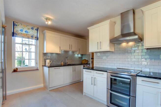 kitchen 3.jpg