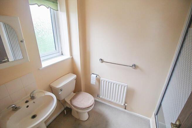 EN-SUITE SHOWER ROOM