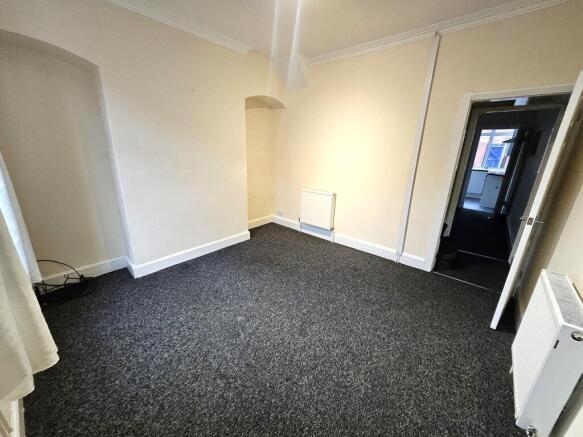 2 bed Terraced to rent Image 4