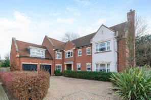 15, Roper Crescent, Sunbury-on-thames TW16 5BA