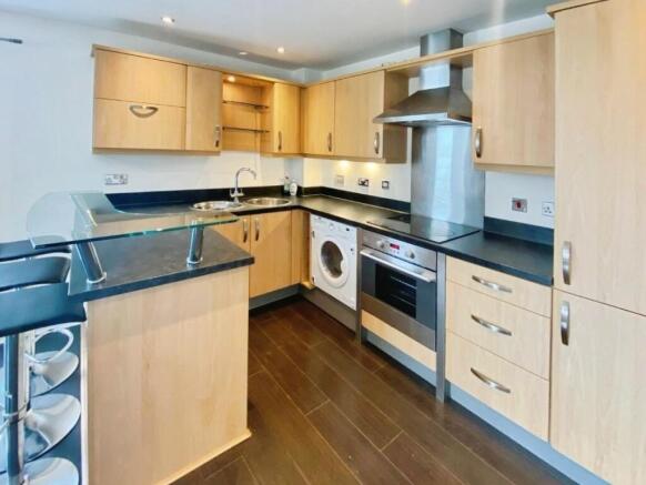 2 bed Flat to rent Image 4