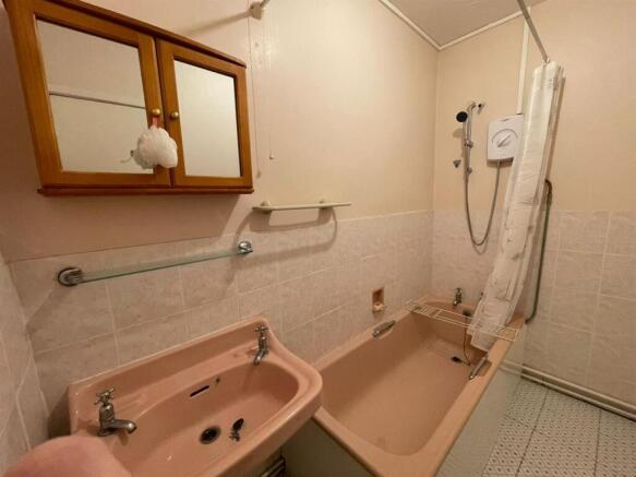2 bed Apartment for sale Image 8