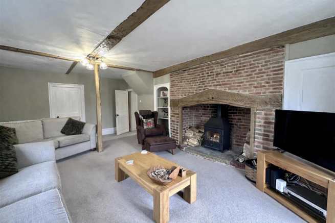 Traditional English cottage living room.png