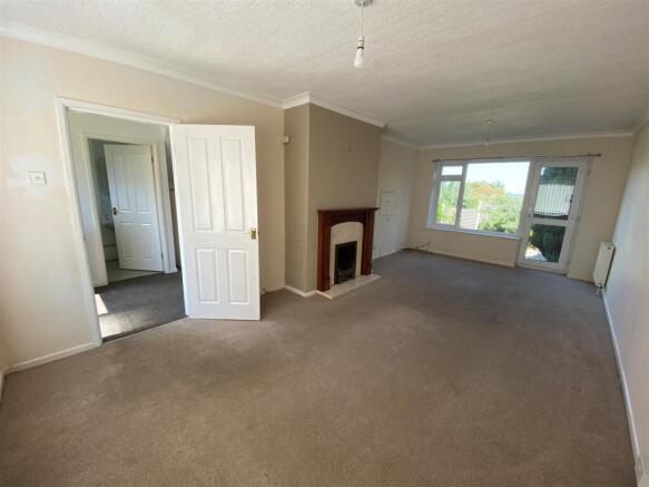 38 Broadlands lounge.jpg