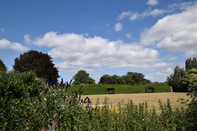 2 bed Terraced to rent Image 11