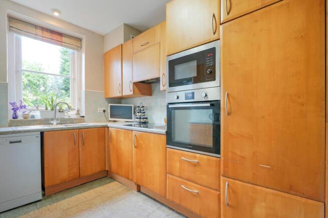 5 bed Semi-Detached for sale Image 9