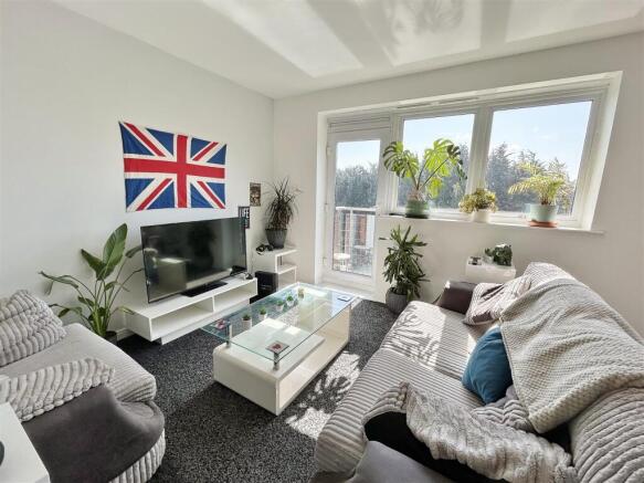 2 bed Apartment to rent Image 5