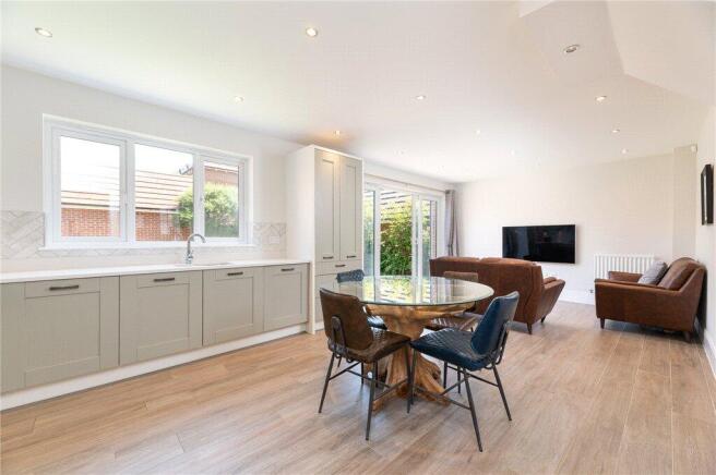 4 bed Detached for sale Image 6