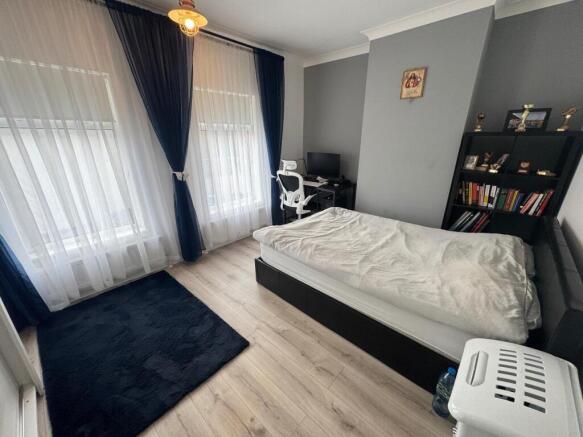 Photo 10