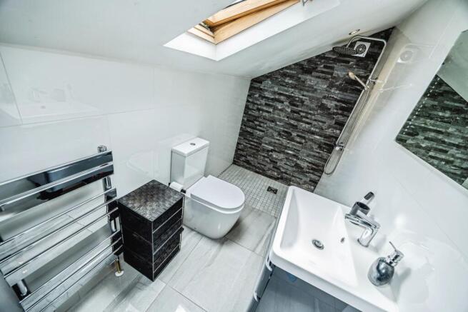 4 bed Detached for sale Image 8